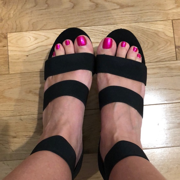 Bamboo Black Strappy Sandals with heel size 10 - Picture 2 of 4